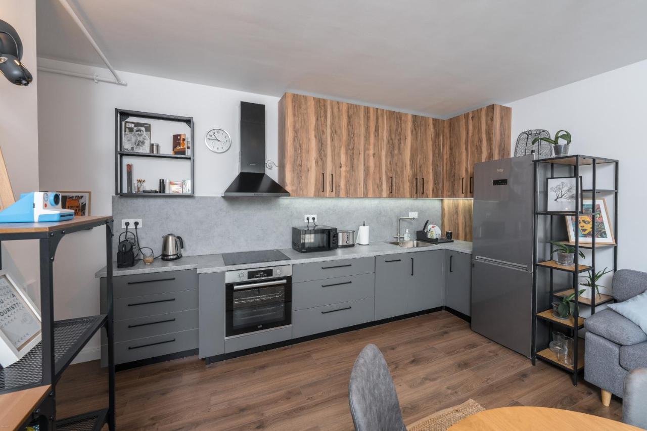 The 75 Apartment Targu-Mures Bagian luar foto