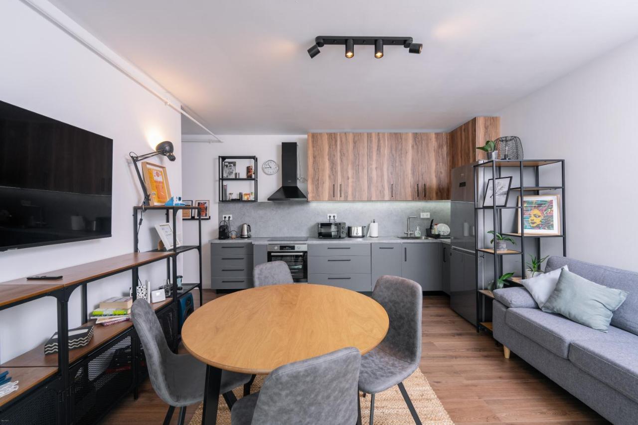 The 75 Apartment Targu-Mures Bagian luar foto